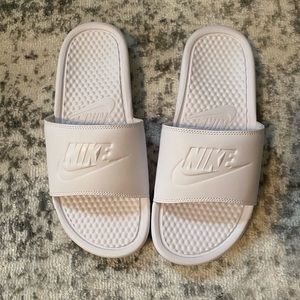 Nike Slides - women’s 9
